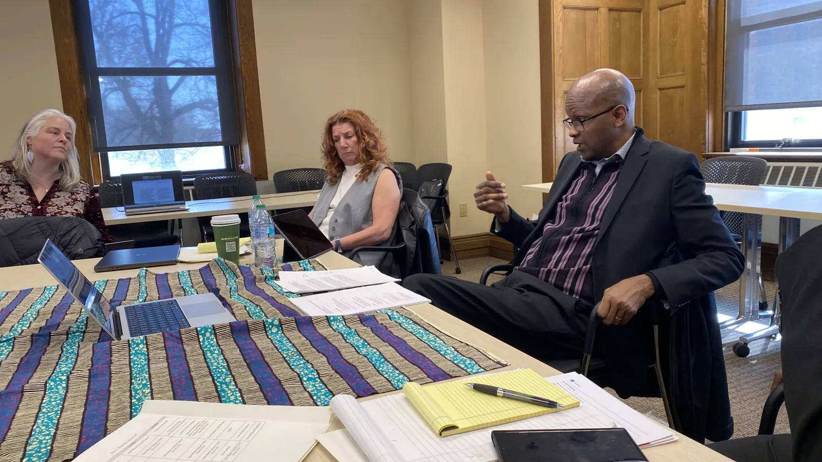 Members of the Association for African Studies Programs in conversation.
